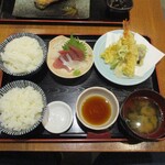 魚河岸料理 魚吉 - 刺身と天ぷら