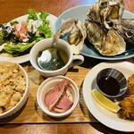 牡蛎套餐【炸牡蛎2只、蒸牡蛎500克、什錦飯、開胃菜、湯】