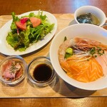 4種當日鮮魚生鱼片盖饭套餐[沙拉、開胃菜、湯、生鱼片盖饭]