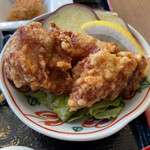静岡餃子 鶏唐揚 きゃべつ - 自然薯とろろごはん定食の唐揚げ