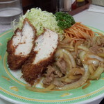 キッチン南海 - 豚生姜焼き　鶏ささ身フライ盛り合わせ定食。700円　しょうがの効いた昔ながらの生姜焼きが食欲をそそります。