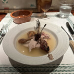 ラ シャッス - ❷シェフが仕留めた蝦夷雷鳥のスープ仕立て。