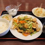 中華酒場 紫源春 - はっぽさい定食ご飯半分780円税込。