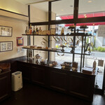 Patisserie　Rond-to - フレンチシックな店内。