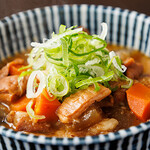 炭火串焼 心家 - 特製もつ煮込み