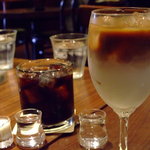 ぽえむ - アイスコーヒーと、ミルクたっぷりのアイスコーヒージュニア