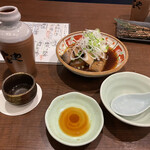 庄や - 日本酒大徳利〔常温〕、ぶり大根