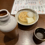 庄や - 日本酒大徳利〔常温〕、お通し