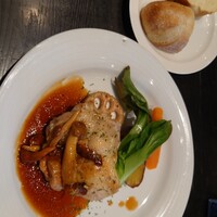 GARB CENTRAL - 鶏もも肉のインパデッラ　キノコ照り焼きソース