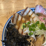 拉麺 えぼし - チャーシューは2種。こちらは「焼チャーシュー」