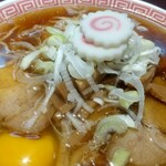 中華そば えもと - 月見スーパー中華そばアップ