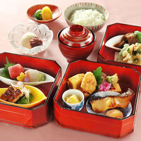 特上 月替りの三段重弁当