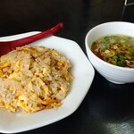 こだわりラーメン一徹 - 半チャーハン（スープ付き）528円