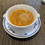 ホテルオークラレストラン名古屋 中国料理 桃花林 - 上海蟹肉･味噌入り肉団子と干し豆腐入りスープ