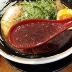 俺の中華たなか家 - 「蓮華スープリフト⤴️」ピントが(¯―¯٥)（泣）ですが、以前頂いた「淡口醤油らーめん」より色が濃いかも(゜o゜;