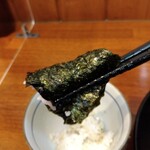 俺の中華たなか家 - 「焼き海苔」でご飯をマキマキ♪ピントが甘いのが残念(¯―¯٥)