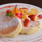 きらcafe - 料理写真:季節のフルーツパンケーキ