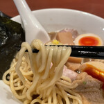 酒肴場 屯 - 加水率高めモッチリ中太麺