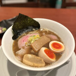 酒肴場 屯 - 濃醇煮干蕎麦（味玉入り）¥950