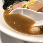 酒肴場 屯 - 一口目からガツンとビターな煮干しの旨味とその奥に感じる酸味