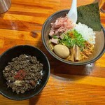 瞠 - 黒ドライカレー、あぶらそば