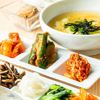 親子で受け付く伝統の味！自家製のこだわりサイドメニュー