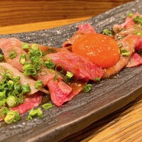 おやじ最後の握り 心斎橋店 - 国産霜降り和牛炙り卵黄乗せ(美味！)