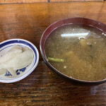 おおもり - 2022/11/30
      かつ丼 味噌汁 お新香 500円