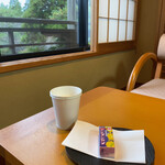 料亭旅館 竹千代 - お部屋で。懐かしのボンタン飴が。