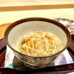 炎水 - 干し貝柱餡に包まれた聖護院蕪と雲子　贅沢な一皿目