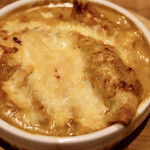 餃子とスパークリング バブルス - カレーグラタン餃子