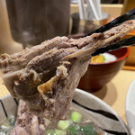 饗 くろ喜 - アゴ骨付き肉は肉がスルスル外れます