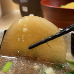 饗 くろ喜 - まぐろ汁を吸った大根煮