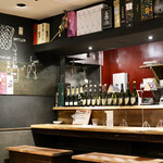 餃子とスパークリング バブルス - カウンター席