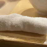 饗 くろ喜 - 骨付き肉で手を使うのでおしぼり