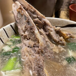 饗 くろ喜 - アゴの骨付き肉2本