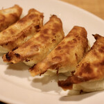 餃子とスパークリング バブルス - 焼き餃子