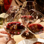 餃子とスパークリング バブルス - スタッフも入れて乾杯♪