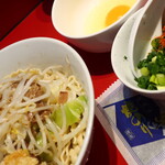 ラーメン二郎 - 汁なし半分＋ニンニク＋青ネギ玉子