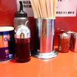 ラーメン二郎 - 卓上調味料