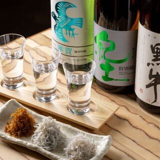 We handle Japanese sake, such as sake comparison sets.