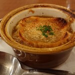 ロイヤルホスト - 小僧の頼んだオニオングラタンスープ。今度福岡に行ったら頼んでみる？セントラルキッチンだから変わらないのか？
