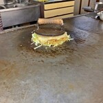 もりや - 重しで押さえます