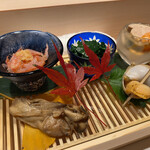 新宿 鮨 よこ田 - 季節の前菜盛り 牡蠣の山椒煮が気に入りました