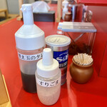 九州白湯TRIP - 卓上の味変調味料と替え玉のタレ