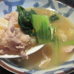 Oishii Daidokoro Juunikagetsu - 豚肉、じゃがいもなどの具だくさん味噌汁です