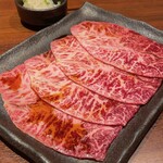 Yakiniku Ryuukaen - 龍コース 6300円
                        和牛ほほ肉の薄切り