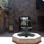 Brasserie Nakagawa - 重厚なエントランスを抜けると、木漏れ日が気持ちいい♬