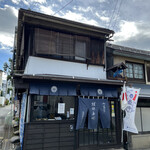 藤田九衛門商店 - 仲見世通りを少しはずれた場所にあるお店。早朝から開いています。