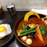 ラマイ - チキンカレー、ライスS　目玉焼きトッピング